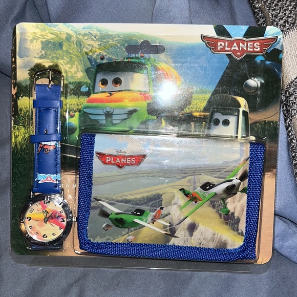 Disney Planes watch & wallet NIB 🖤 PRICE IS FIRM AS IT IS ALREADY A GREAT DEAL - Picture 2 of 3